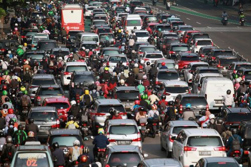 Ada Usulan Bea Balik Nama Mobil Konvensional Diturunkan