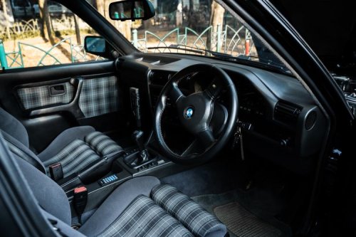 BMW, BMW E30, Restorasi Interior BMW E30 Makin Sulit, Bahan Asli Langka