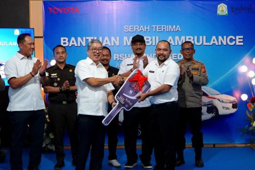 Toyota, Toyota Innova, Toyota Serahkan 3 Kijang Innova Ambulans
