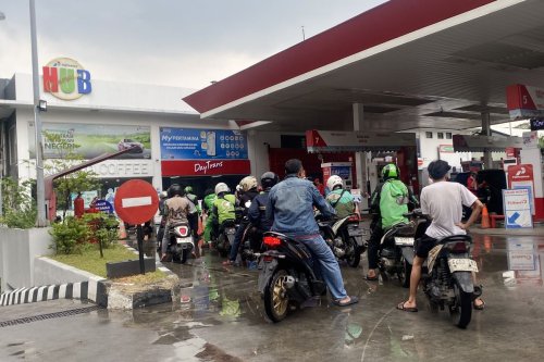 Pengamat Soroti Isu Beli BBM Subsidi Harus Lunas Pajak Kendaraan