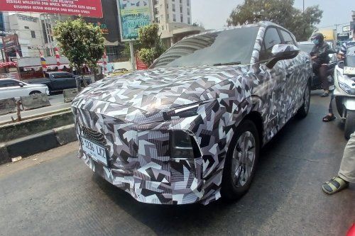 Lepas L6 PHEV Tertangkap Kamera Sedang Tes Jalan di Bekasi