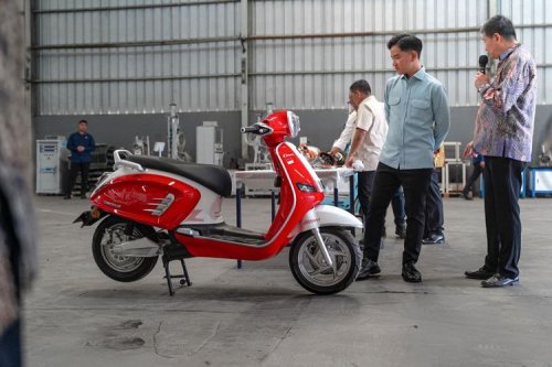 United E-Motor Rilis C2000 Edisi Merah Putih
