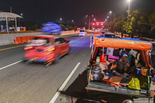 Cara Aman Berhenti di Bahu Jalan Tol Saat Arus Balik Lebaran