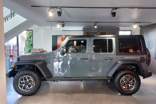 Mitos atau Fakta, Mobil Jeep Aman Lewati Banjir?