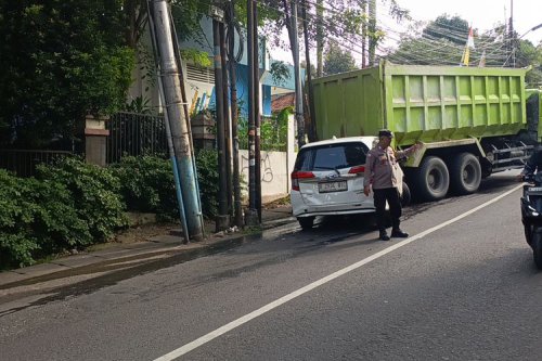 KNKT Soroti Bahaya Truk Bermuatan Berhenti di Tanjakan