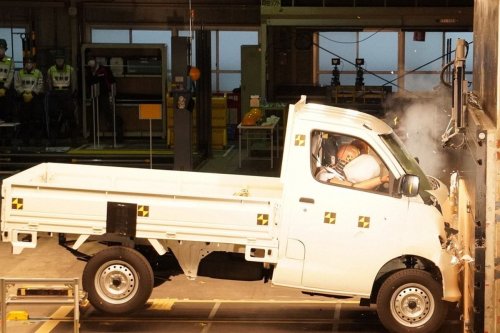Pada Kecepatan Berapa Airbag Mobil Mengembang Saat Kecelakaan?