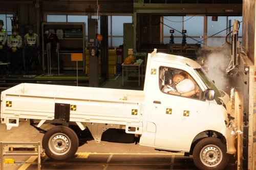 Pada Kecepatan Berapa Airbag Mobil Mengembang Saat Kecelakaan?