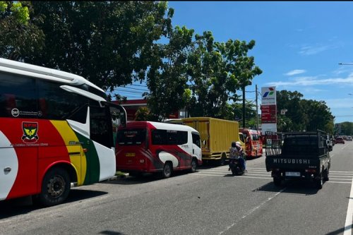 Jeritan Operator Bus Lintas Sumatra: Antre Solar hingga Menginap