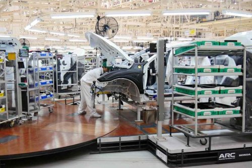 Toyota, Suzuki , Daihatsu, Menperin Minta Toyota, Suzuki, Daihatsu Jaga Harga dan Tidak Ada PHK