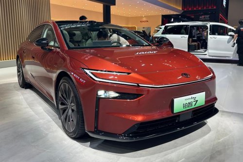 Toyota, Melihat Langsung Sedan Listrik Toyota bZ7 di Beijing Auto Show 2026