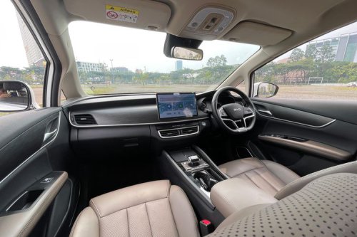 Komparasi MPV Listrik: VinFast VF MPV 7 vs BYD M6