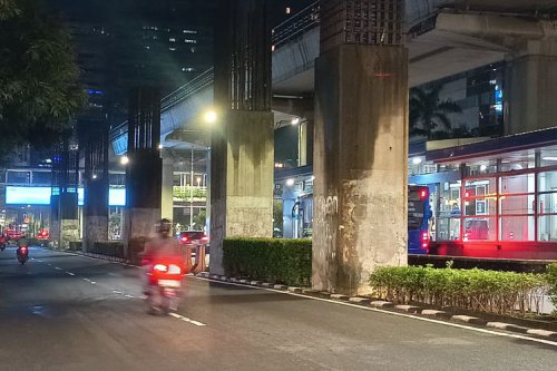 Tak Menutup Jalan, Begini Rekayasa Lalin Pembongkaran Tiang Monorel