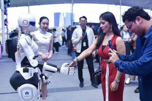 Chery Bikin Robot Humanoid Mornine, Bisa Layani Konsumen di Diler