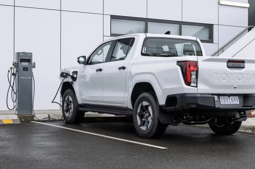 Toyota, Toyota Hilux, Toyota Hilux BEV 2026 Hadir, Pikap Listrik dengan AWD