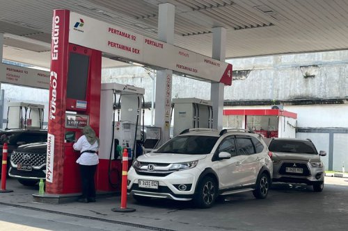 Jelang Harga BBM Naik, Pengendara Mulai Isi Full Tank