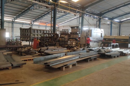 Cara Karoseri Bertahan dari Serbuan impor Truk China