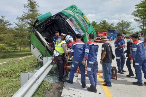 Tidak Hanya Rem Blong, Bus Pariwisata yang Terguling di Exit Tol Pemalang Tidak Laik Operasi