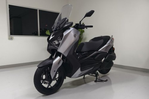 Yamaha, Yamaha Rilis Warna Baru XMAX, Harga mulai Rp 60 Jutaan