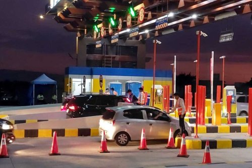 Ikuti Rute Alternatif ke Tol Purwomartani, Mobil Malah Masuk Jalan Tanah
