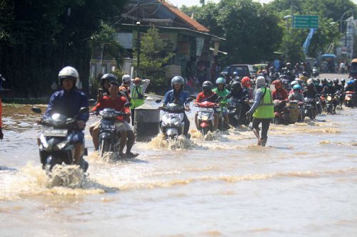 Musim Hujan Tiba, Waspada Sokbreker Motor Cepat Bocor