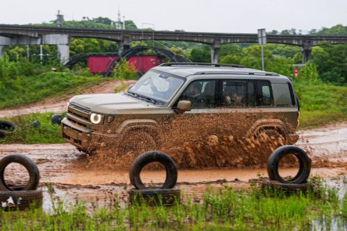 Jajal iCar V27 di Medan Off-road, Tenaga Besar dan Handling Pintar