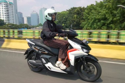 Honda, Motor Listrik Honda, Adu Irit Indomobil Emotor Sprinto Vs Honda BeAT, Motor Listrik Masih Lebih Murah?