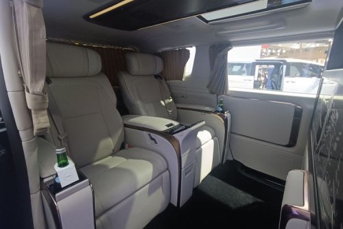 Lexus, Momen Sultan HB X Pakai Lexus LM 350h, Turun Langsung Temui Massa