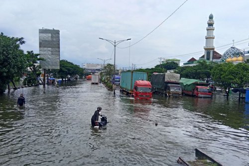 Jalur Pantura Banjir, Mobil dari Kudus ke Semarang Lewat Karangawen
