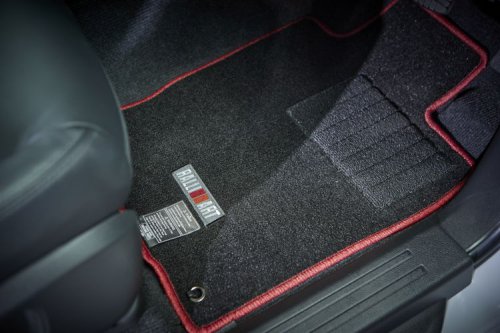 Begini Cara Merawat Karpet Mobil, Vakum Saja atau Harus Bongkar?