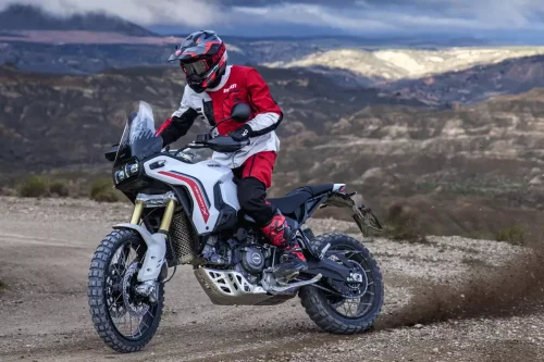 Ducati, Ducati DesertX 2026: Evolusi Off-Road dengan Mesin V2 890 cc