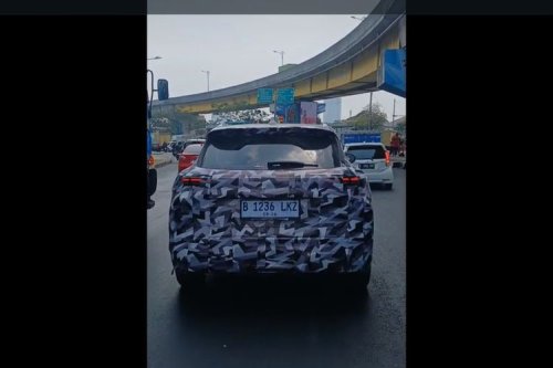 Lepas L6 PHEV Tertangkap Kamera Sedang Tes Jalan di Bekasi