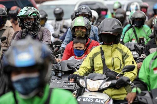 Ketika Angkutan Umum Terpinggirkan di Tengah Tren Kendaraan Listrik
