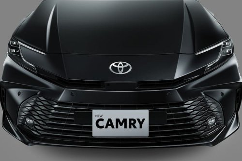 Toyota Luncurkan Camry Bensin Terbaru, Simak Ubahannya