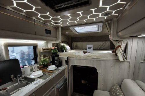 Modifikasi Toyota Hilux Rangga Motorhome dari Baze