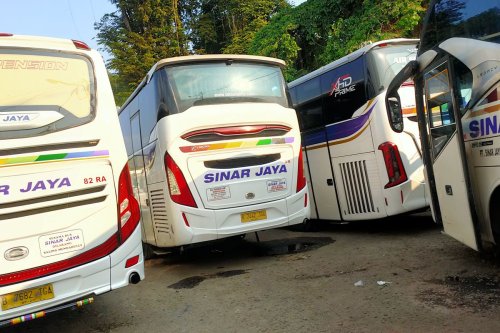 Waspada, Fenomena Bus di Lajur Kanan saat Mudik Lebaran