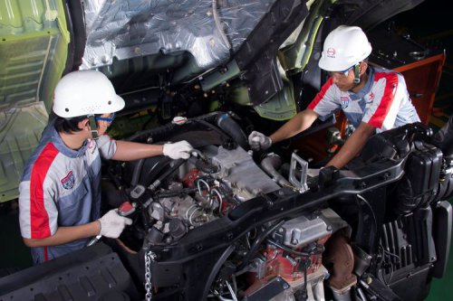 Hino Buktikan Komitmen Layanan dan SDM di GIIAS 2025