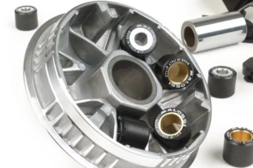 Cek Kondisi CVT Motor Matik Bekas: Tutup Knalpot Pakai Sandal