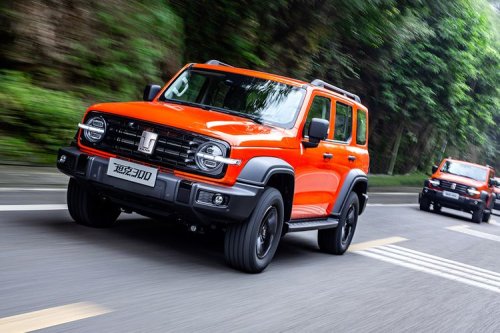 Komparasi iCar V23 dan GWM Tank 300 Hybrid di Segmen SUV Boxy
