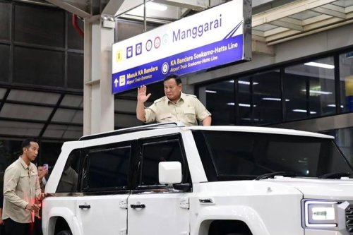 Sejumlah Menteri Mulai Gunakan Mobil Maung Buatan Pindad