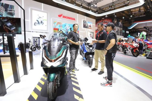 AHM Segarkan PCX 160 dengan Warna Baru, Harga mulai Rp 34 Jutaan