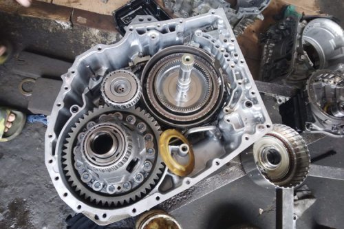 Kebiasaan yang Bisa Bikin Transmisi Mobil Matik Cepat Rusak