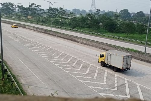 Apa Itu Marka Chevron di Jalan Tol? Panduan Lengkap Untuk Pengemudi