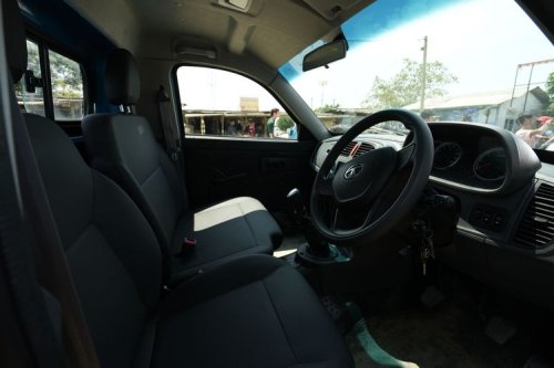 Tata, Toyota, Komparasi Pikap: Tata Yodha Vs Toyota Hilux Rangga
