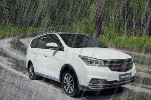 Kecelakaan Mobil di Pelintasan KRL: Apa yang Terjadi?