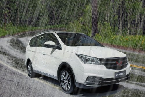 Kecelakaan Mobil di Pelintasan KRL: Apa yang Terjadi?