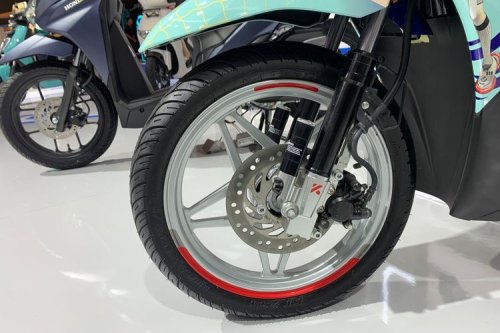Cara Mudah Atasi Sokbreker Motor Mentok saat Berboncengan