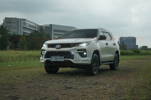 Perbandingan GWM Tank 300 dan Toyota Fortuner: Mana yang Unggul?