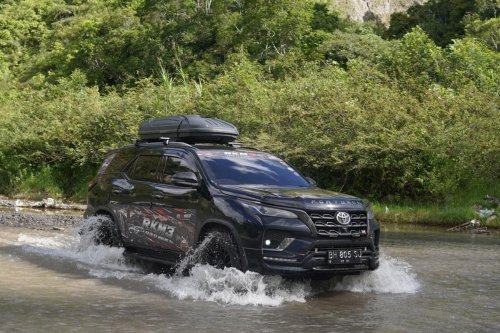 Lintas Generasi Toyota Fortuner Uji Ketangguhan di Ranah Minang