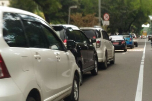 Parkir di Badan Jalan Bakal Ada Regulasinya