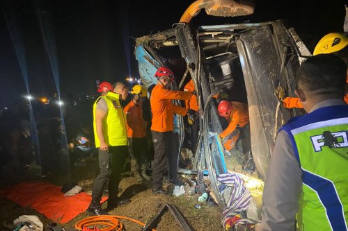 Belajar dari Kecelakaan Bus Zentrum, Ini Aturan Mendahului di Jalan Tol